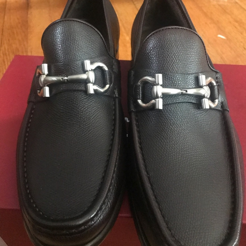 Salvatore Ferragamo Saddle Pebble Loafers (brown)